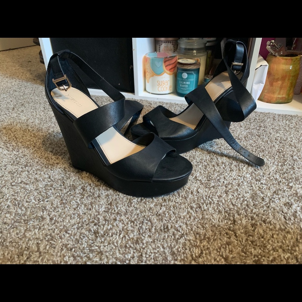 Black Wedges
